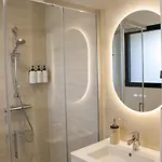 Maison Moderne Avec Jardin Proche